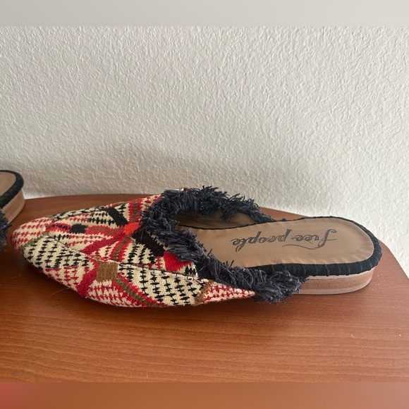 Free People Fabric Newport Loafer Mules Red Flats Women’s Size EU36 5 Aztec Boho - Picture 3 of 10